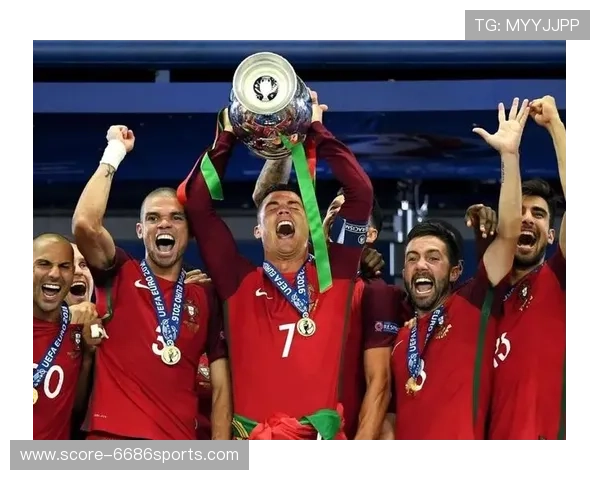 足球女星精彩瞬间凝聚力量与优雅的完美交融,展现霸气与美丽 足球女星精彩瞬间凝聚力量与优雅的完美交融,展现霸气与美丽