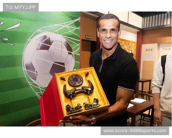 足球明星小球迷背后的支持者是谁他们的偶像是谁