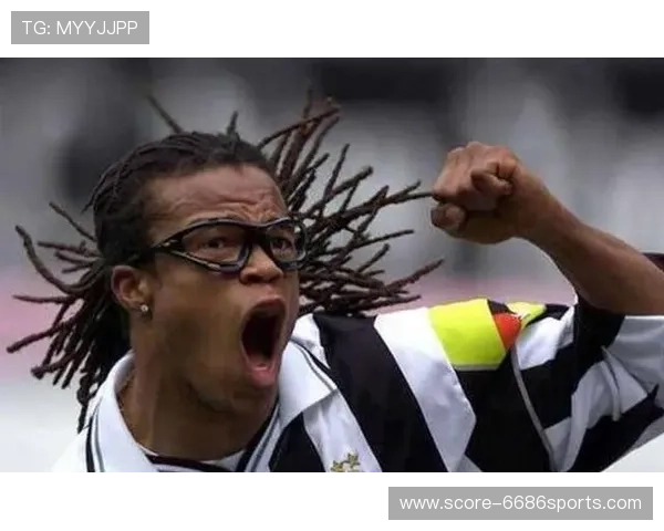 高个子辫子足球球星展现个人风采与场上魅力的精彩瞬间 高个子辫子足球球星展现个人风采与场上魅力的精彩瞬间